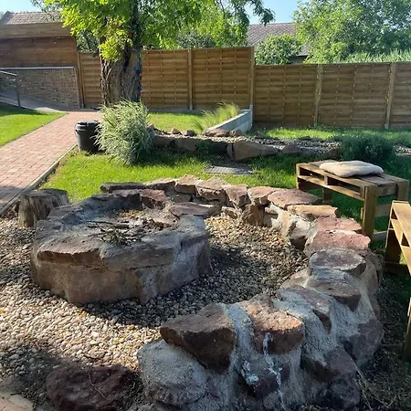 Lägenhet Csomopont Csaladi Vendeghaz *