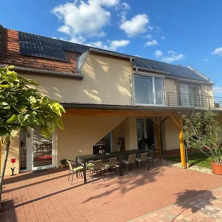 Csomópont Családi Apartman *