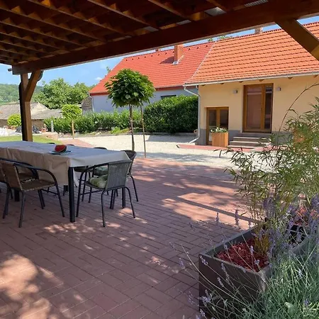 Lägenhet Csomopont Csaladi Vendeghaz *