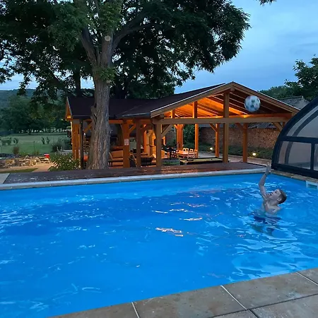 Csomopont Csaladi Vendeghaz Apartament *