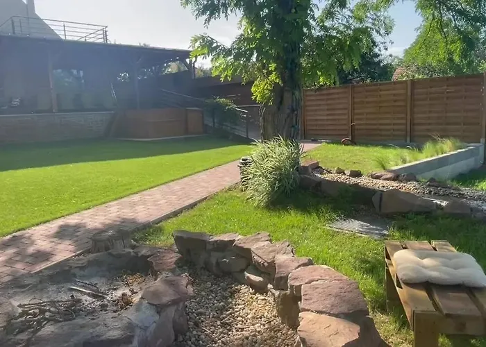 Csomopont Csaladi Vendeghaz Διαμέρισμα *