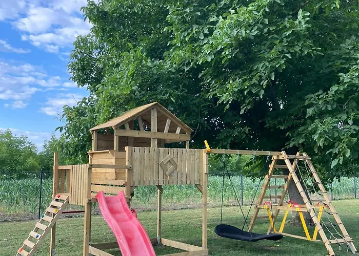 Csomopont Csaladi Vendeghaz Διαμέρισμα *