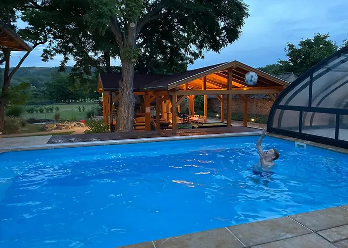 Csomopont Csaladi Vendeghaz Διαμέρισμα *